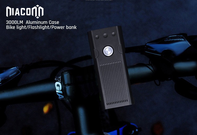 IPX5はバイク前部導かれたライト30W 3000lmアルミニウム場合力銀行懐中電燈を防水します